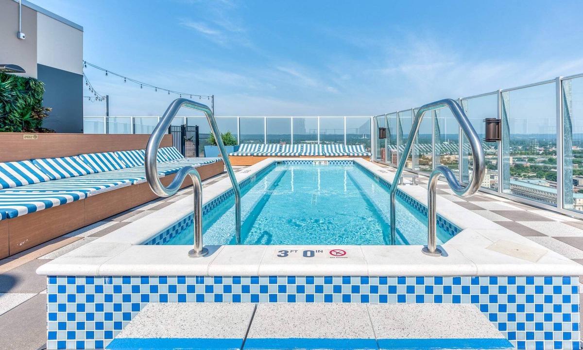 Old Louisville Apartment | CozySuites 800 Tower 2BR w/sky pool, gym! 26