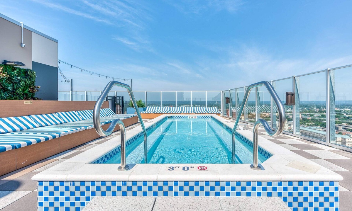 Old Louisville Apartment | CozySuites 800 Tower 1BR w/gym! 05