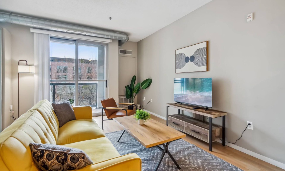 Mill District Apartment | CozySuites Mill District with gym #06