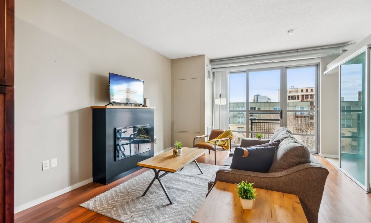 Mill District Apartment | CozySuites Mill District with gym # 09