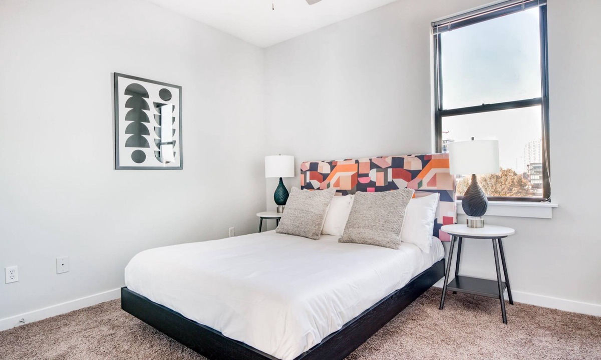 Music Row Apartment | CozySuites Music Row Bold 1BR in Midtown Nashville
