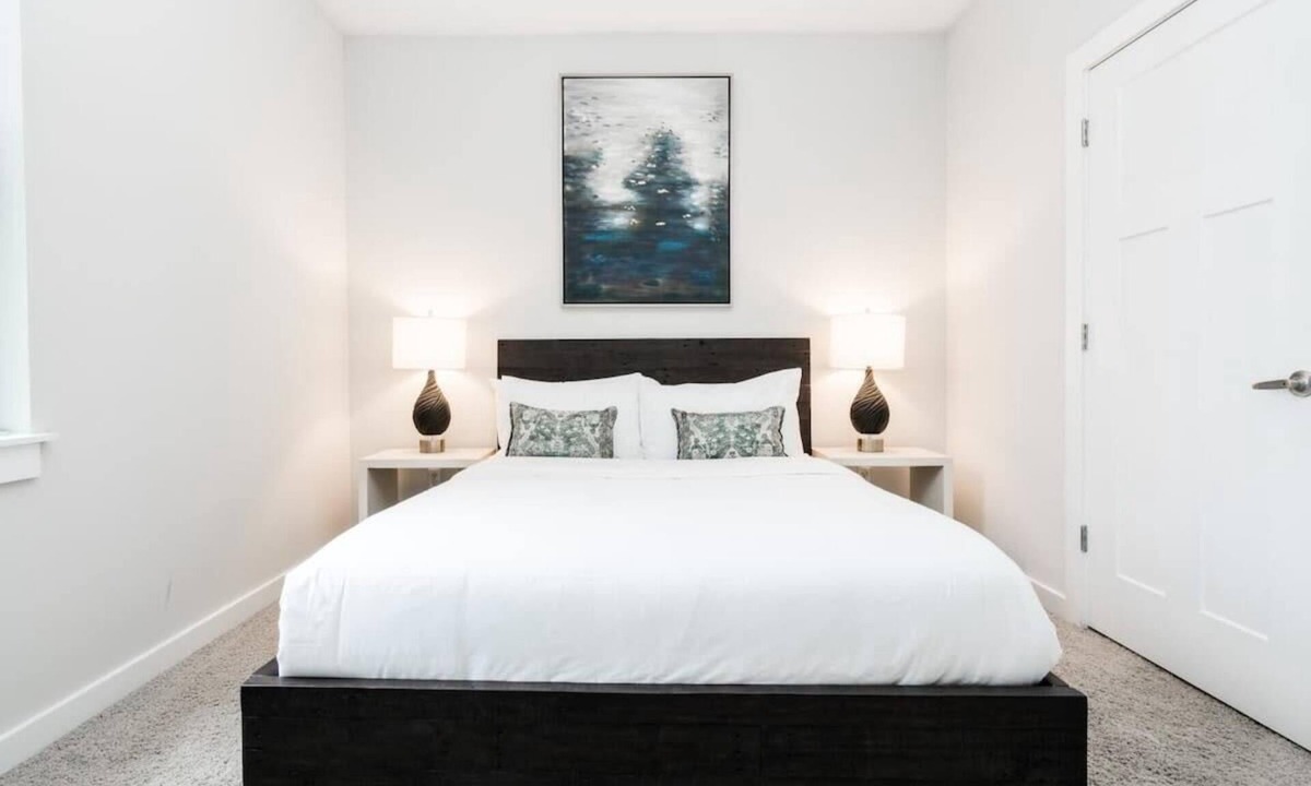 Music Row Apartment | CozySuites Music Row Stunning 2BR in Nashville! 05