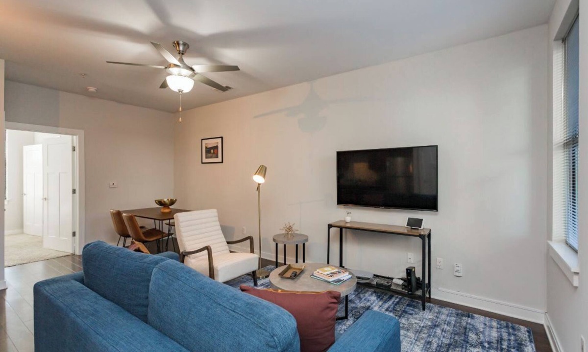 Music Row Apartment | CozySuites Music Row Alluring 1BR w/free parking!13