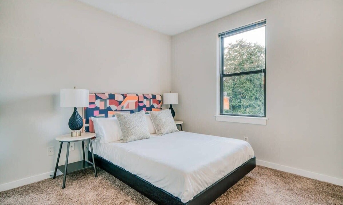 Music Row Apartment | CozySuites Music Row Classy 1BR with free parking! 24