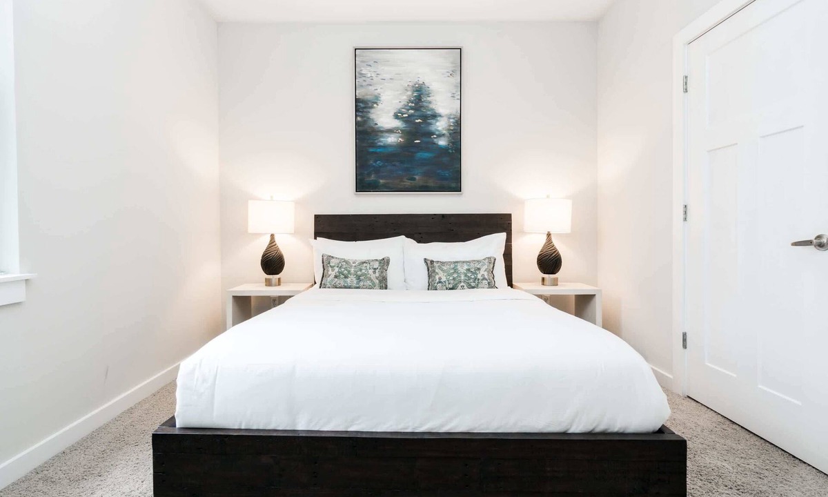 Music Row Apartment | CozySuites Music Row Bold 2BR in Nashville! 50