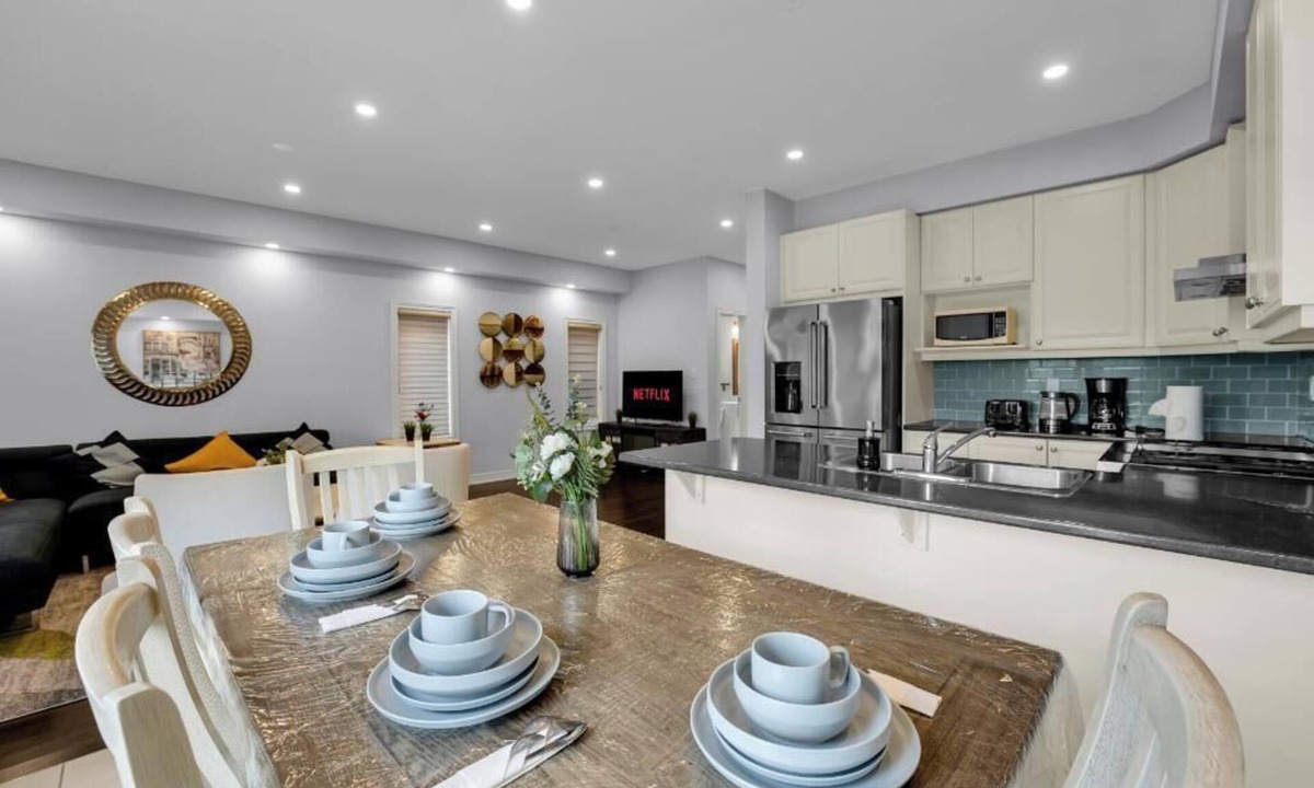 Mount Pleasant House | CozyVibe Stays: Spacious Family Friendly 3BR Townhome