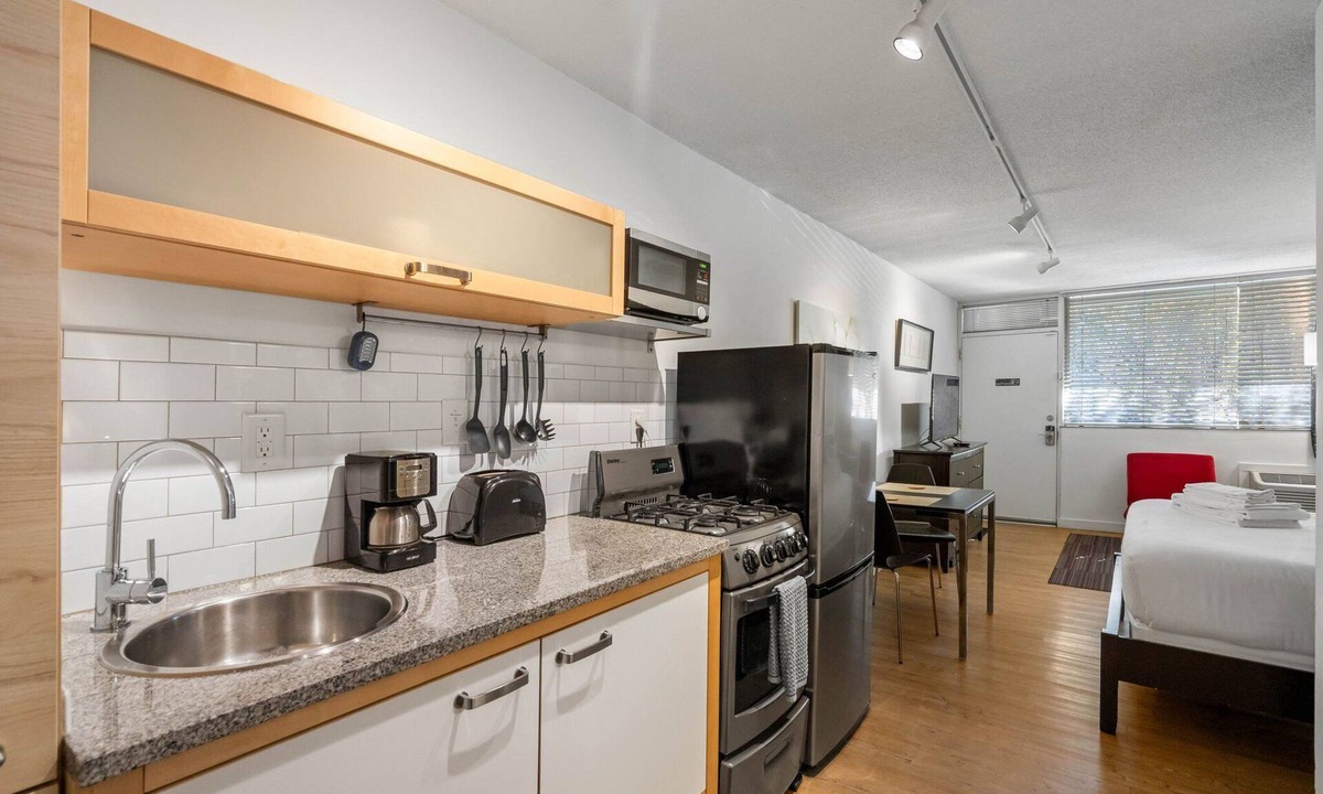 Buckhead Apartment | (CPG) Serviced Studio w/Full Kitchen in Quiet Neighborhood