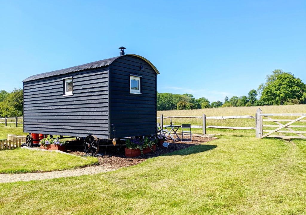 Cowplain House | Crabden Shepherd Hut - Blendworth