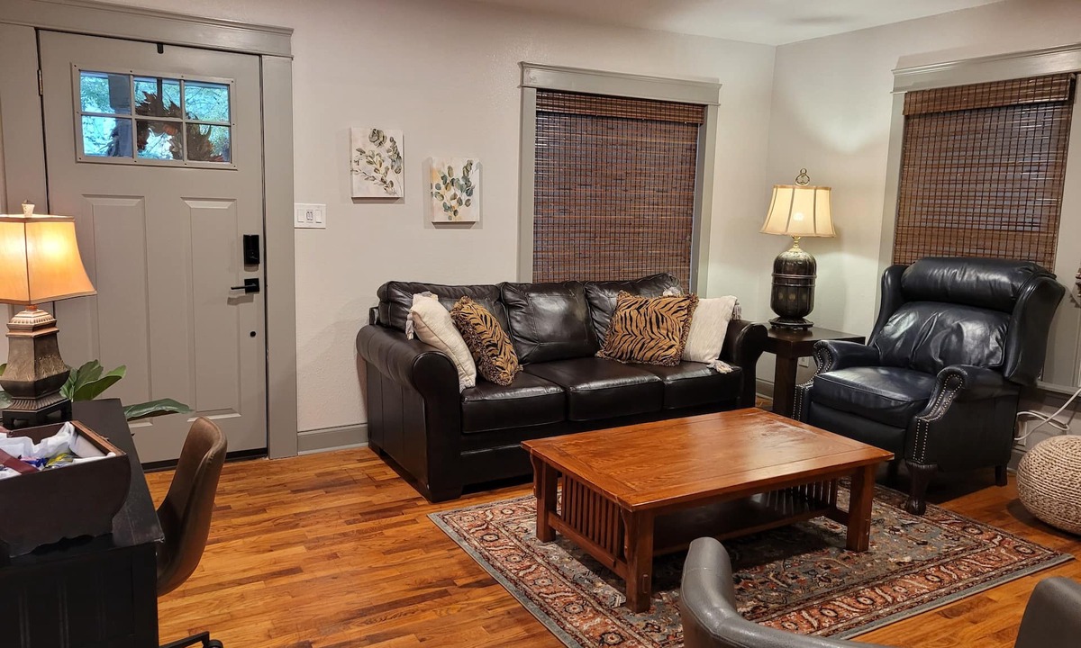 Fort Smith Cottage | Craftsman 4-bedroom 2 bath cottage/walk to parks, shops & eats downtown