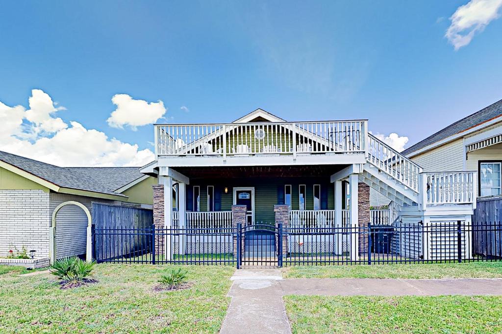 San Jacinto House | Craftsman on Seawall