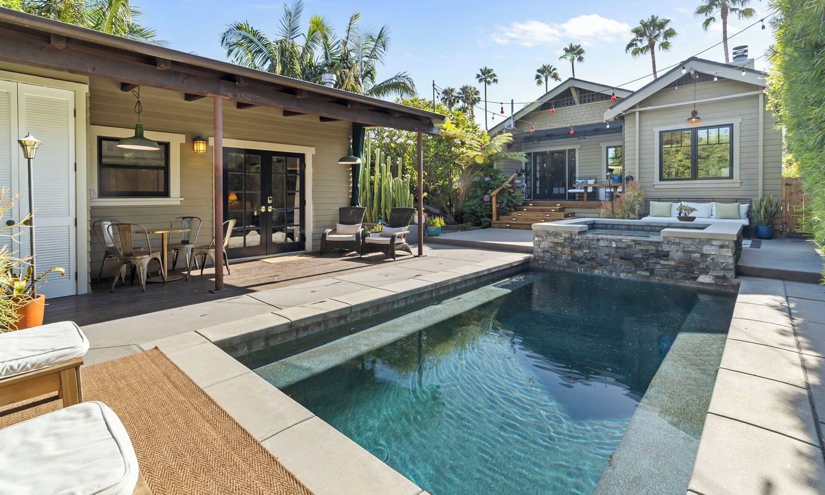 Hollywood House | Craftsman Style Hideaway with Guest House