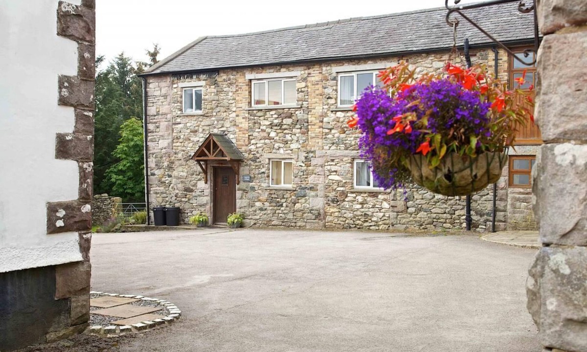 Penrith Cottage | Cragside Cottage - a cottage that sleeps 7 guests in 4 bedrooms