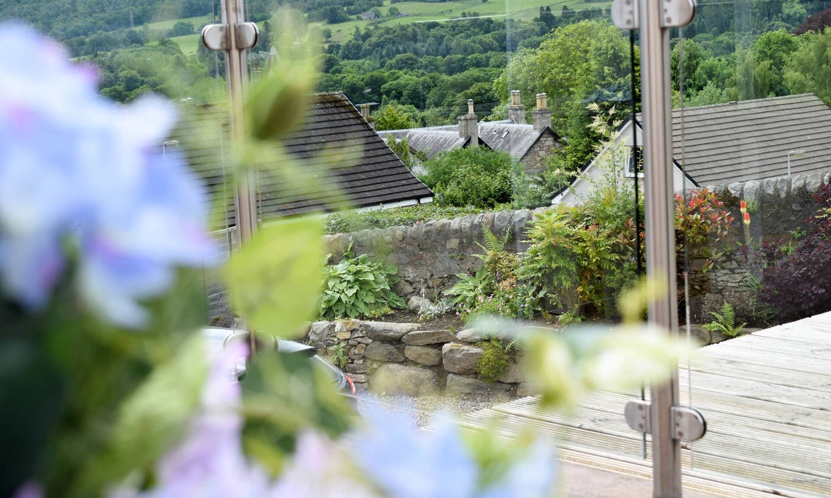 Pitlochry House | Craigmhor Lodge & Courtyard
