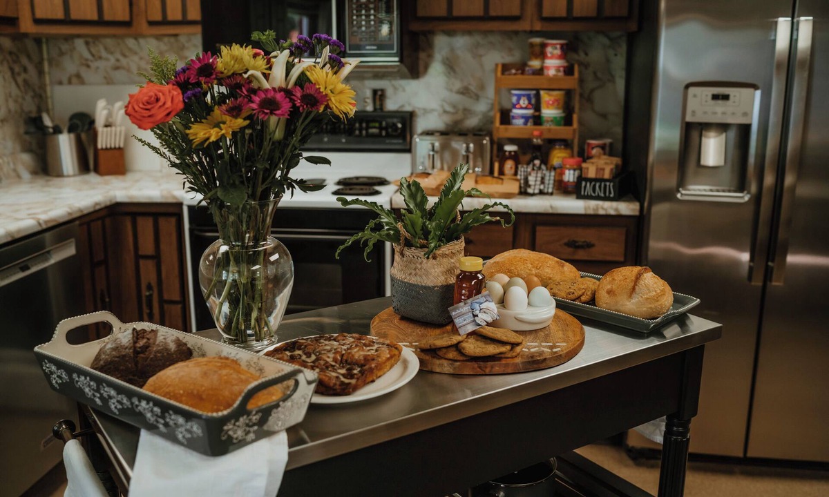 Snow Shoe Bed & Breakfast | Cramer Family Mountain Inn