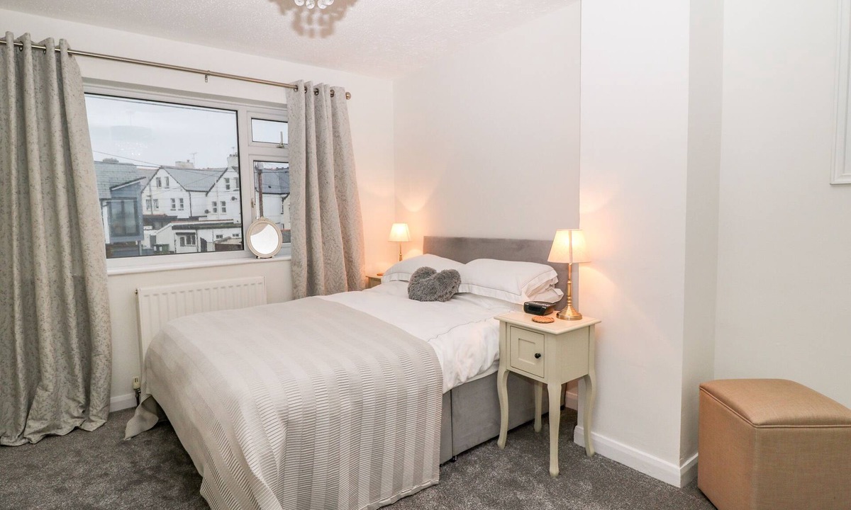 Bude Apartment | Cranberry