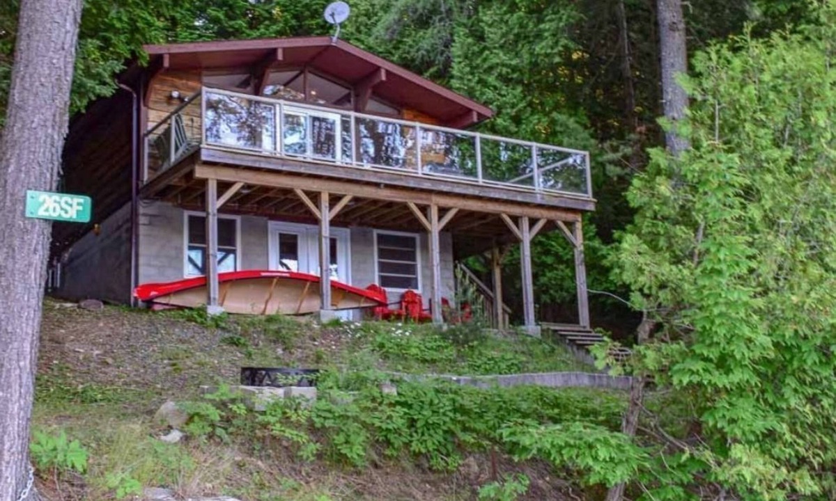Broadbent Cottage | Crane's Landing - Three Bedroom Cottage, Sleeps 6