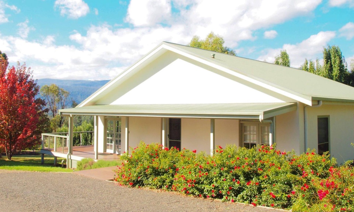 Marysville House | CRANLEIGH - Beautiful modern home