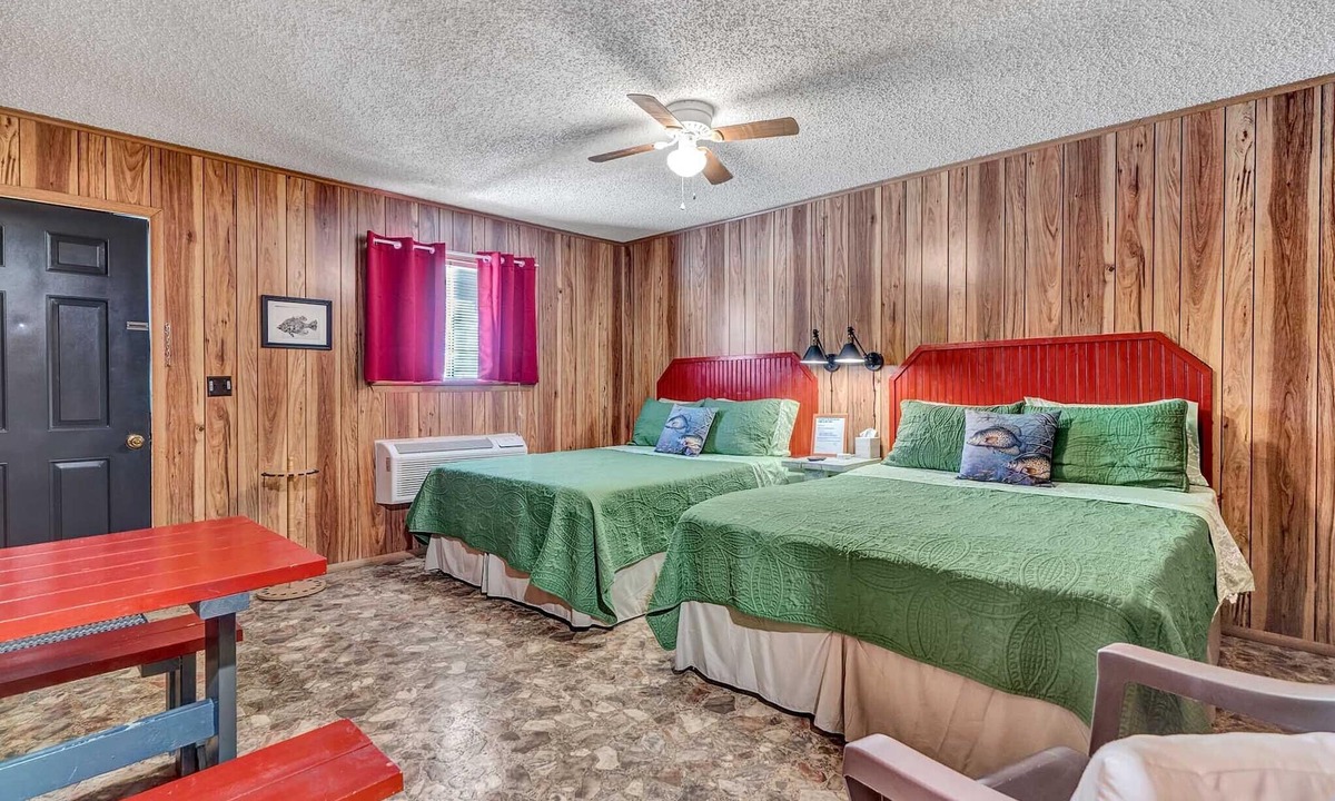 Quitman Hotel | Crappie Cabin - Room 5