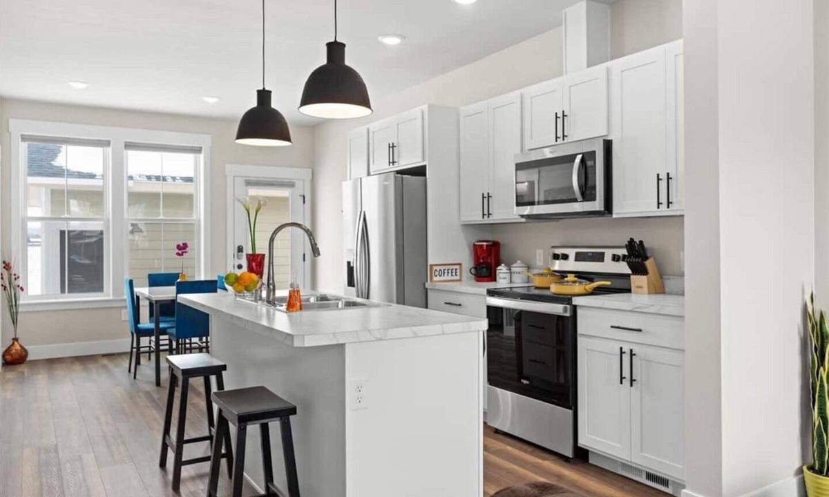 Billings House | Crash with Class in this Townhome