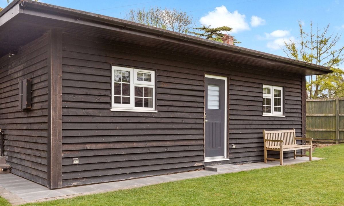 Hurley Apartment | Crazy Fox Garden Cabin - From 120 Per Night