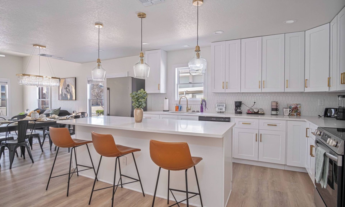 Near East Side Cottage | Create Memories 4br/3ba Near Riverwalk & Downtown!