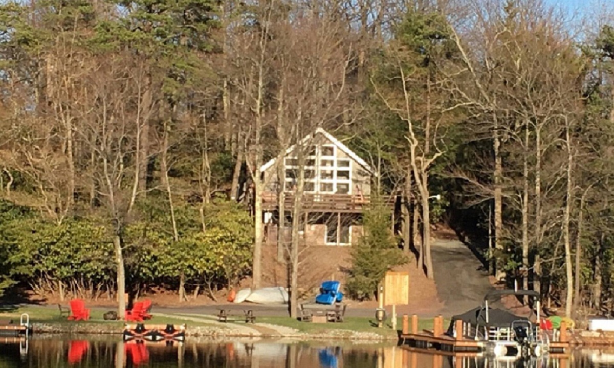Lake Harmony House | CREATE MEMORIES & RELAX AT THE BEAUTIFUL LAKE ESCAPE AT LAKE HARMONY !