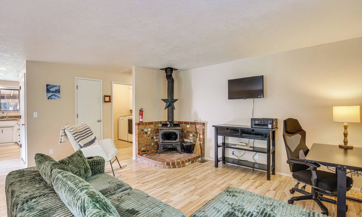 Cottage Grove House | Creative Escape! Eagle's Nest Hideaway