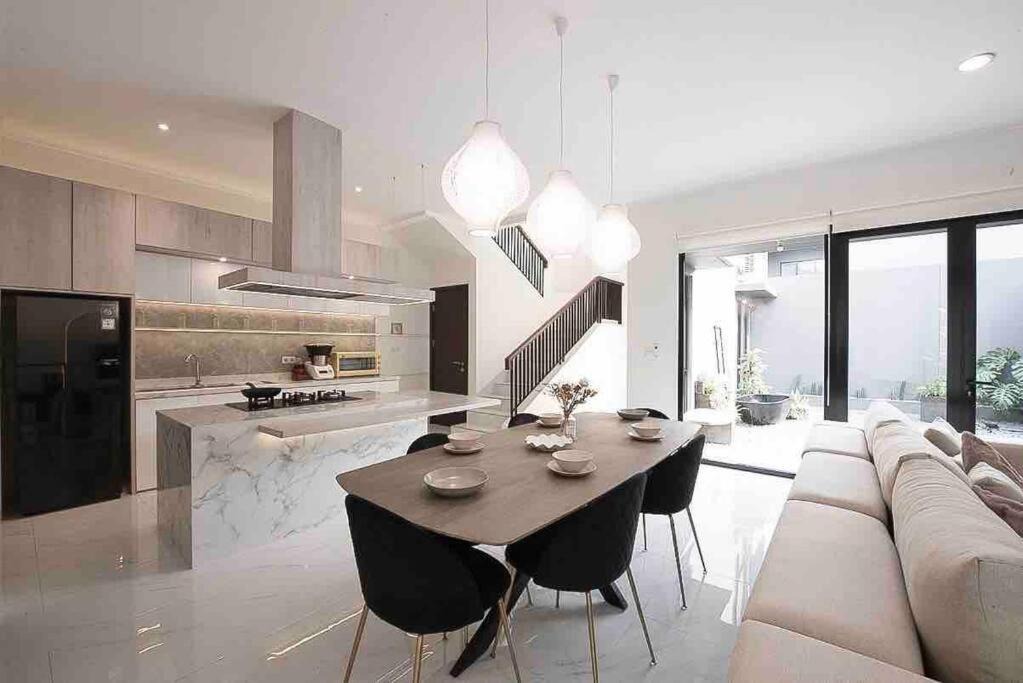 Cikokol Villa | Creative Luxury Villa, New Year Staycation (10)