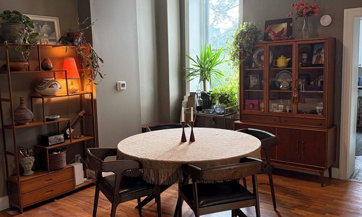 Roxborough-Manayunk House | Creative’s charming 2-bedroom house in Philadelphia, HVAC/mid- century esthetic.