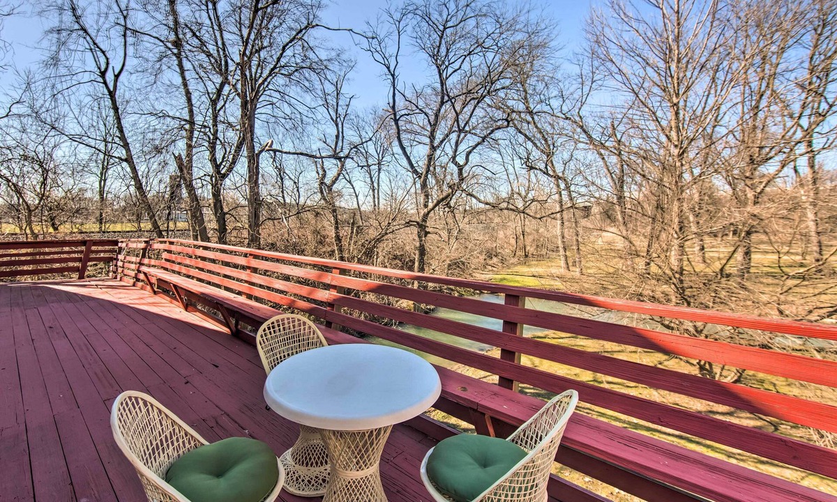 Rohrerstown Apartment | Creek Access & Deck: ‘Runningwater’ Lancaster Gem