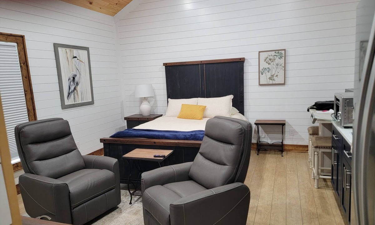 Maynardville Cabin | Creek Cabin
