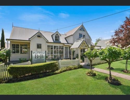 Traralgon Bed & Breakfast | Creek Cottage Bed and Breakfast Traralgon