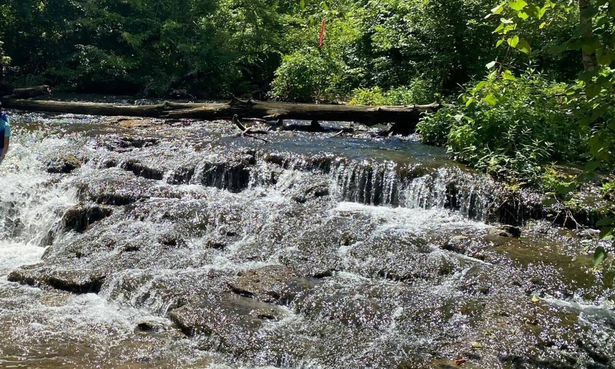Albany House | Creek Home with Waterfallsnn