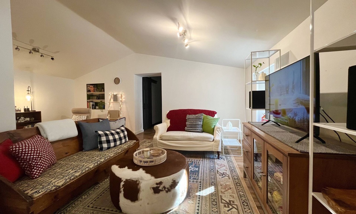 Stamford Cabin | Creek side cabin near State Parks and ski resorts