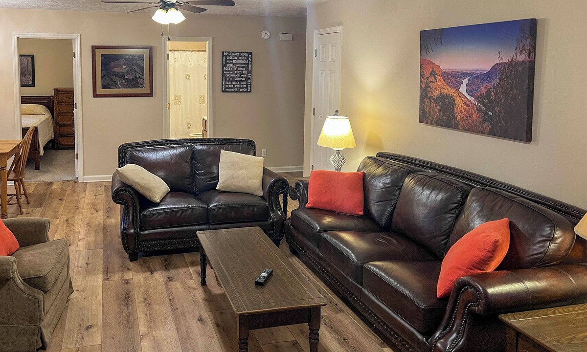 Ooltewah Cottage | Creekfront Cabin Near Chattanooga w/Hot Tub!