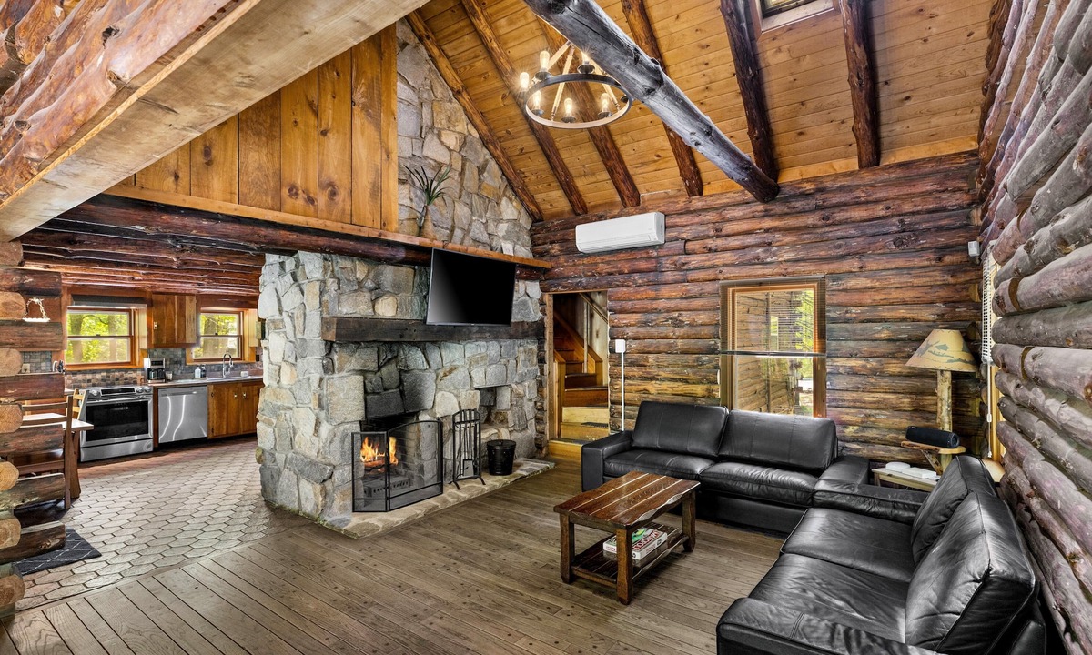 Bushkill Cabin | Creekfront Rustic Log Cabin