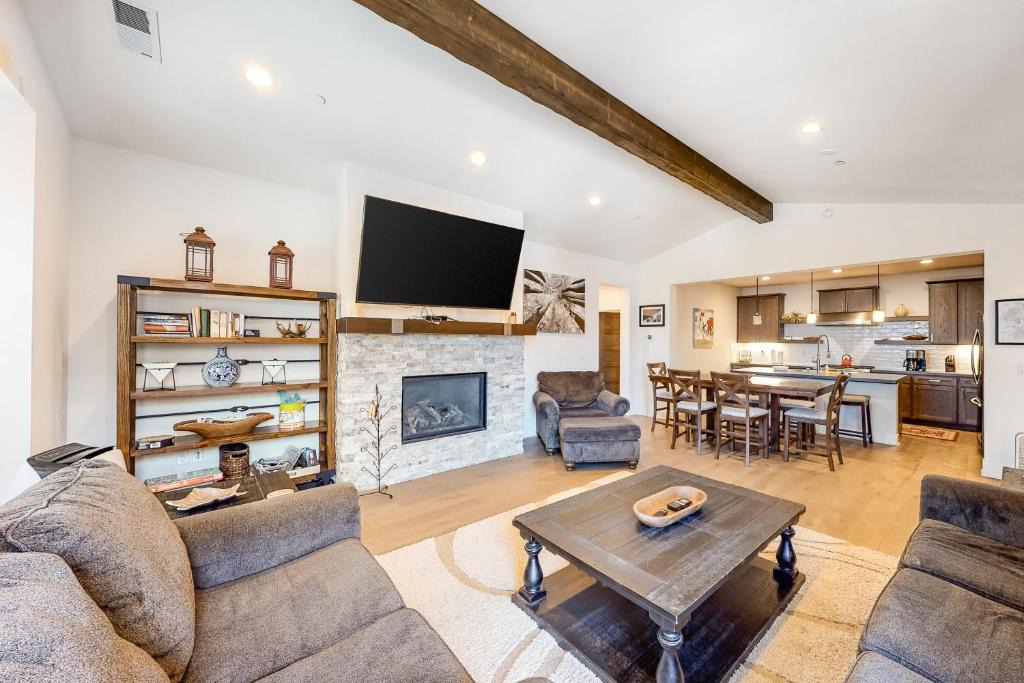 Mammoth Lakes Apartment | Creekhouse 1332