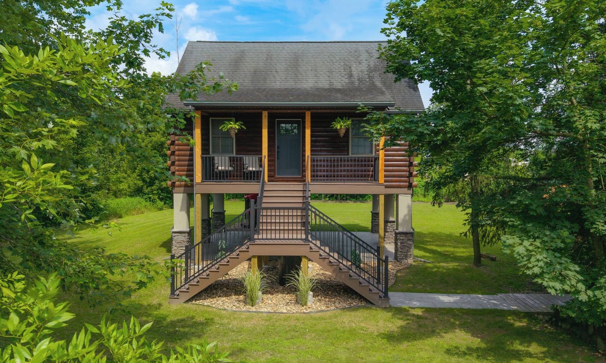 Mount Aetna Cabin | Creekside Cabin | Kayaks + Hot Tub