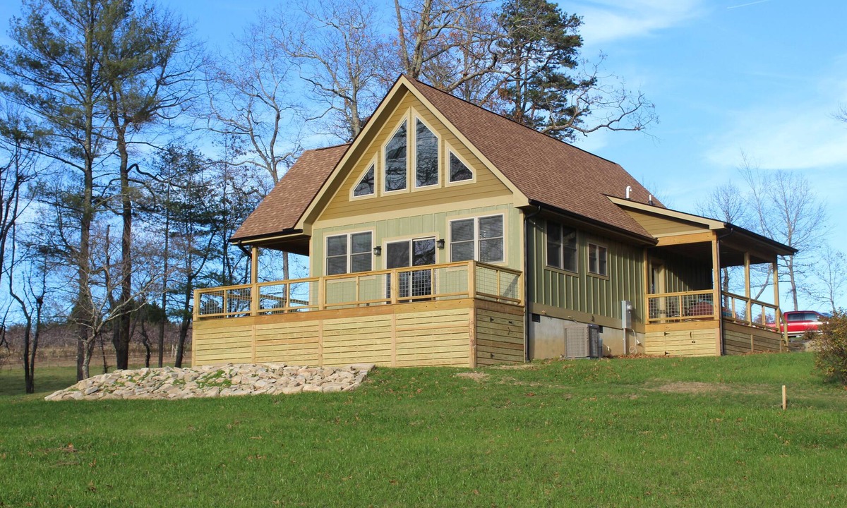 Hendersonville Cabin | Creekside Cabin w/Jacuzzi, Fire Pit, Views and old rustic appeal!