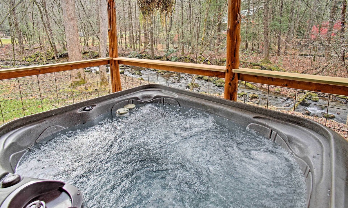 Gatlinburg Cabin | Creekside Cabin w/Hot Tub in Gatlinburg!
