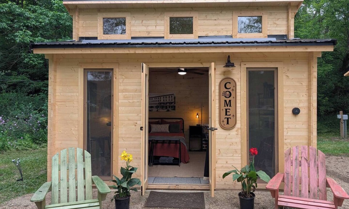 Cuba Cabin | Creekside Cabins - Comet