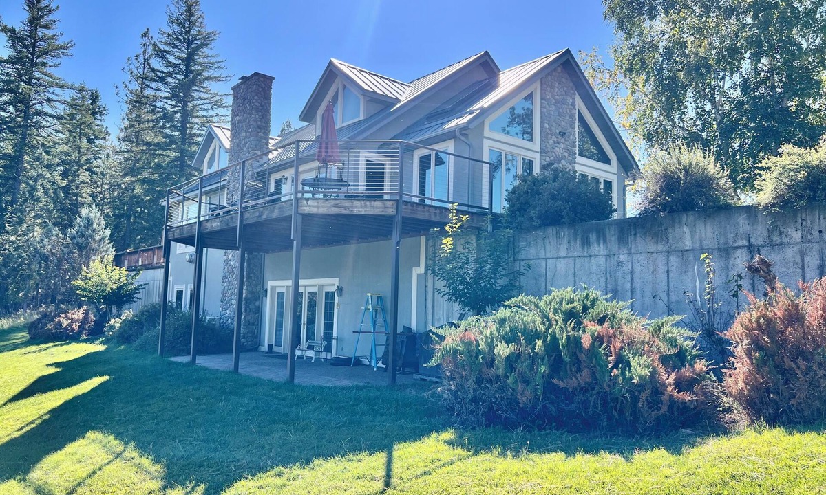 Ronan House | Creekside Country Home