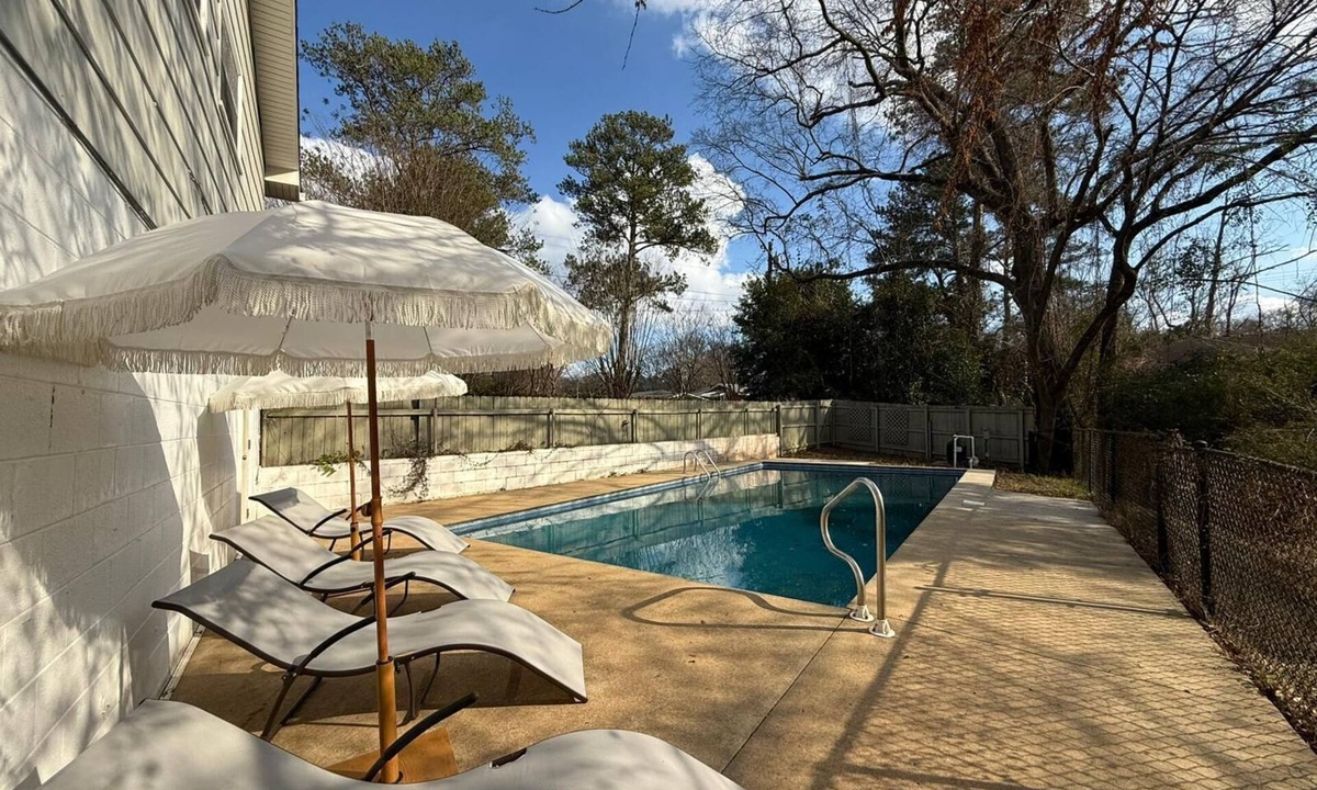 Columbus House | Creekside Escape – Spacious 5BR with Pool & BBQ