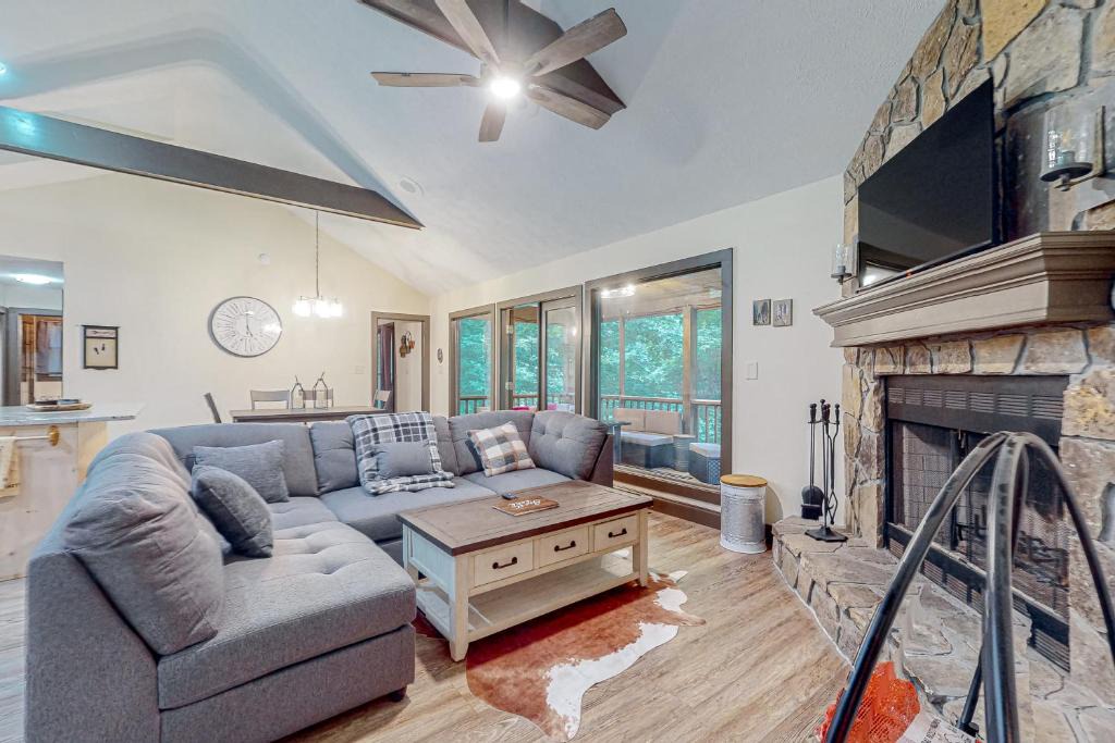 Young Harris House | Creekside Getaway