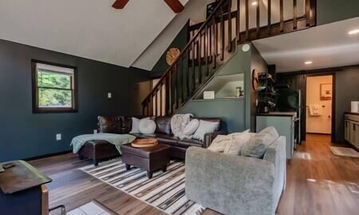 Town of Jerusalem Cabin | Creekside Hideaway Cabin