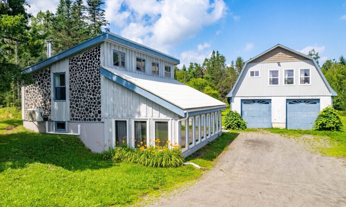 Saint David House | Creekside Hideaway -Oak Bay, NB