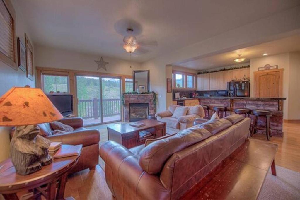 Vista Point Apartment | Creekside Home 202
