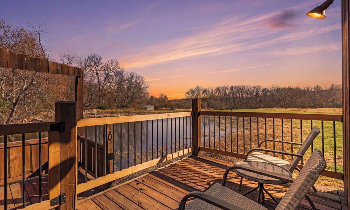 Bucyrus House | Creekside Lodge - Acreage + Fire Pit + Pond +Sleeps 14