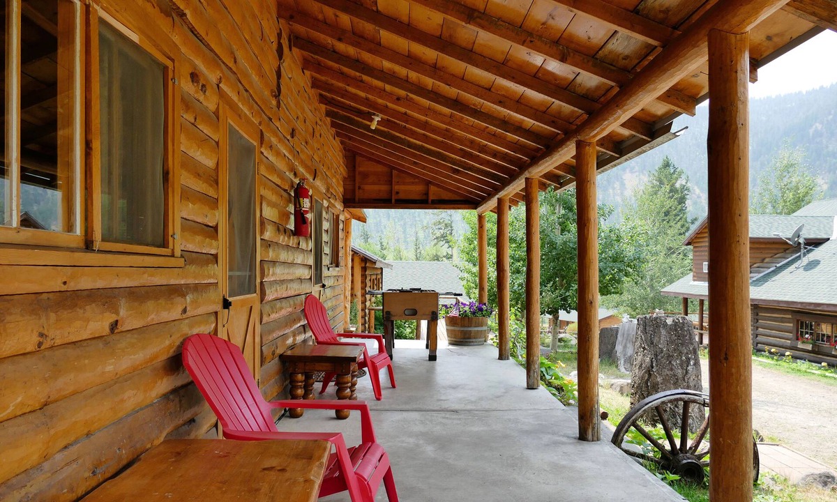 Wapiti Hotel | Creekside Lodge at Yellowstone