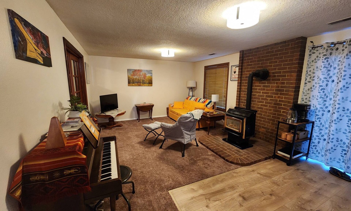 Tigard Apartment | Creekside Oasis centrally located in Tigard